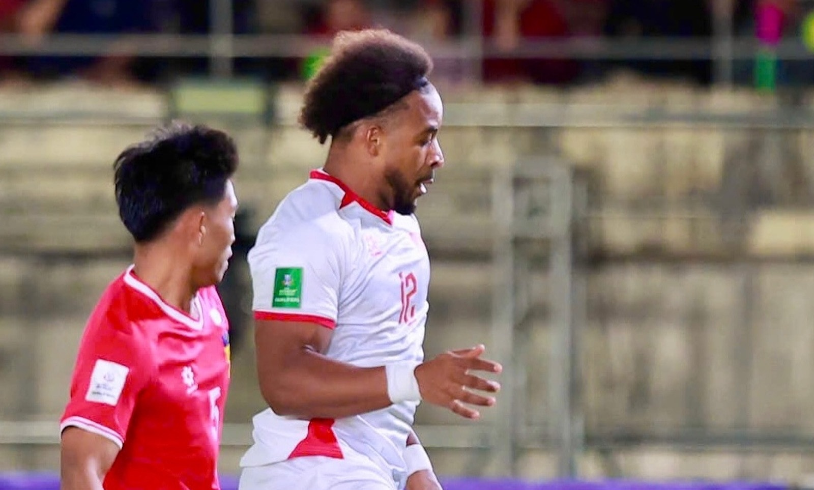 Nguyễn Xuân Son ghi bàn ở trận Việt Nam gặp Lào.