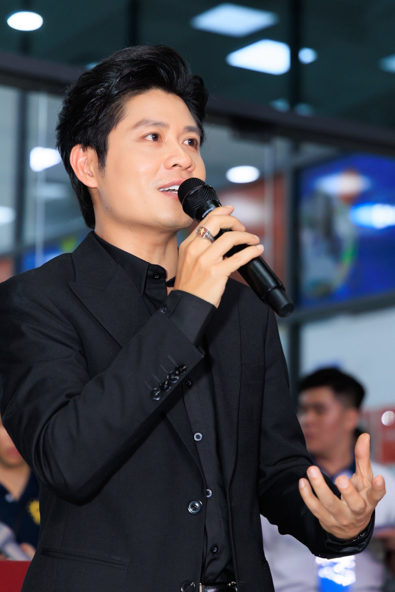 Nhạc sĩ Nguyễn Văn Chung học đại học để hệ thống kiến thức âm nhạc và rèn kỹ năng sư phạm. Ảnh: FBNV