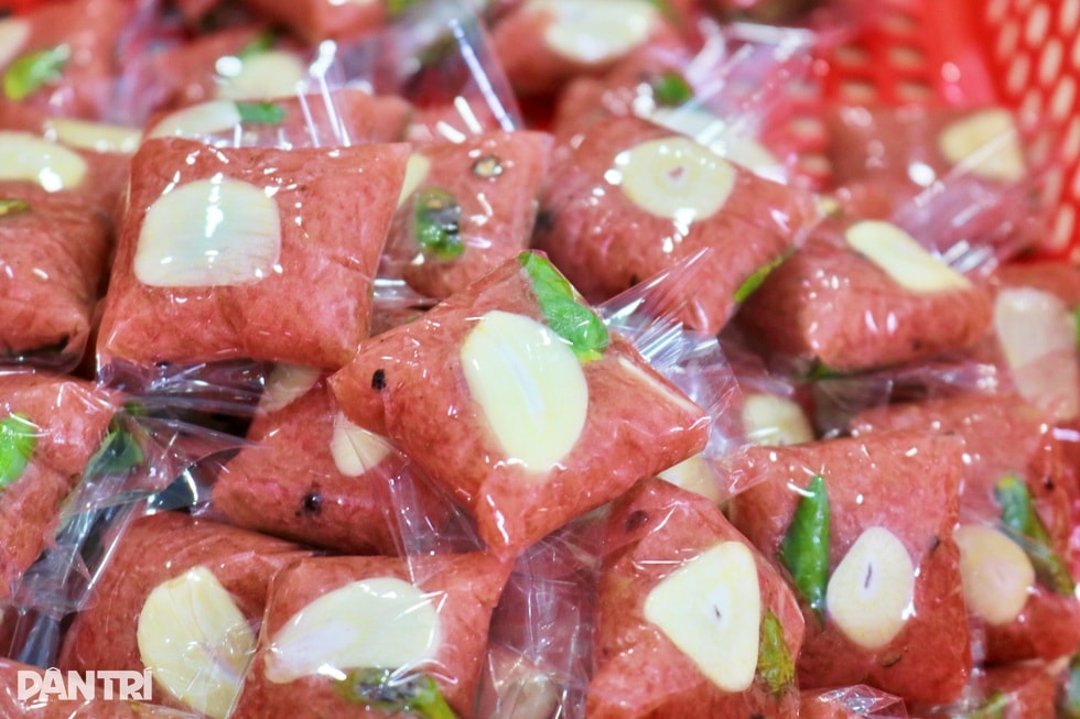 Bí quyết thành tỷ phú của cậu bé bán nem dạo ở bến phà  - 4