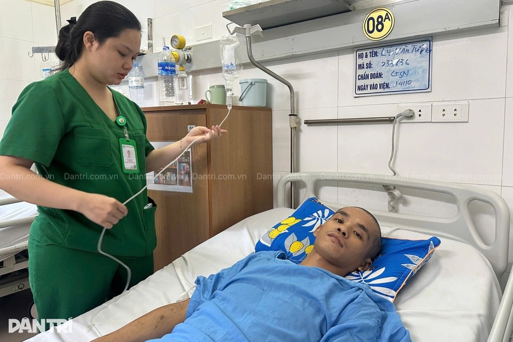 Chàng trai trẻ gặp nạn nguy kịch, mẹ ung thư dừng điều trị để cứu con - 1