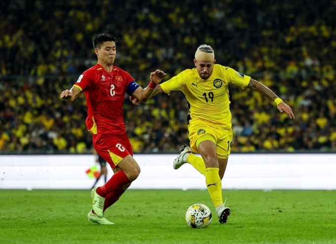 Đội tuyển Việt Nam (áo đỏ) thua Malaysia 0-4 ở lượt hai bảng F vòng loại cuối Asian Cup 2027, trên sân Bukit Jalil, Malaysia ngày 10/6/2025. Ảnh: Malaysia NT.