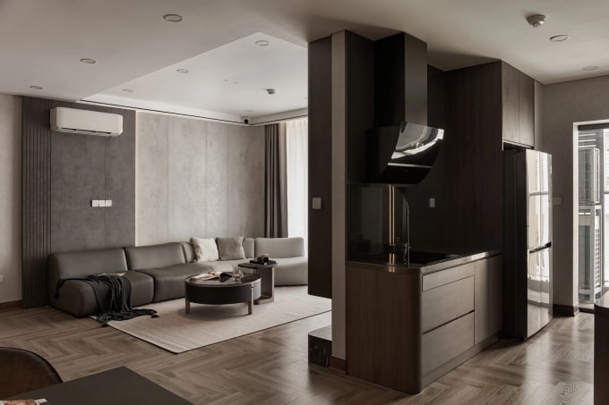 Khu vực khách và bếp bố trí mở, tuy liên thông nhưng vẫn phân tách rõ ràng nhờ bố cục mạch lạc và sử dụng vật liệu đồng bộ. Ảnh: TG Architects