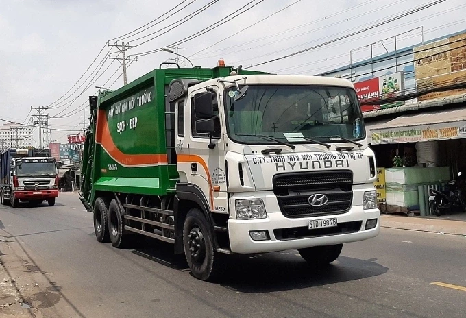 Vận chuyển rác về khu xử lý Đa Phước, huyện Bình Chánh (cũ). Ảnh: Giang Anh