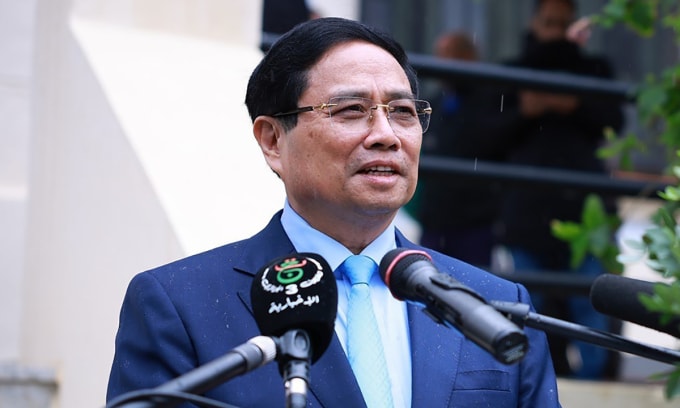 Thủ tướng Phạm Minh Chính phát biểu tại lễ khánh thành bia tưởng niệm Chủ tịch Hồ Chí Minh ở thủ đô Algiers, Algeria ngày 20/11. Ảnh: TTXVN