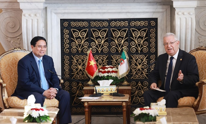 Thủ tướng Phạm Minh Chính và Chủ tịch Hội đồng Dân tộc (Thượng viện) Algeria Azzouz Nasri ngày 20/11. Ảnh: TTXVN