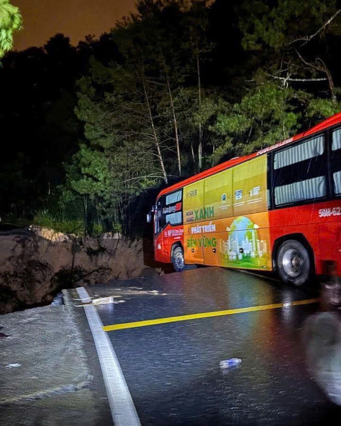 Hiện trường sạt lở đèo Mimosa. Ảnh: Người dân cung cấp