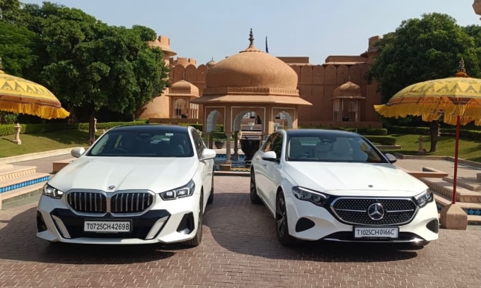 BMW và Mercedes là hai thương hiệu xe sang bán chạy nhất Ấn Độ. Ảnh: AK Luxury Cabs