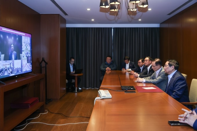 Cuộc họp khẩn trực tuyến được kết nối từ từ Algeria và Việt Nam. Ảnh: Nhật Bắc