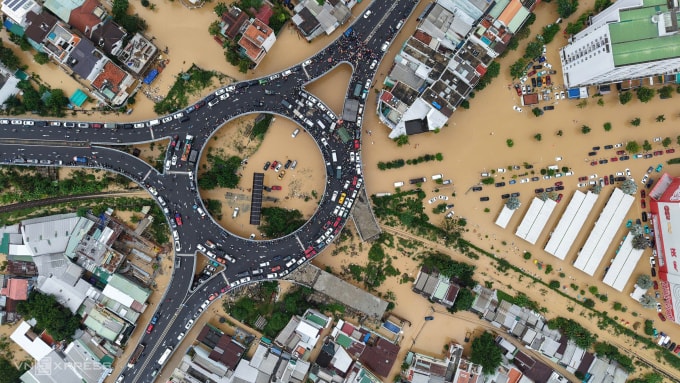 Một góc khu dân cư phường Tây Nha Trang ngập nặng, ngày 20/11. Ảnh: Thanh Tùng