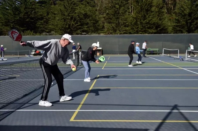 Người Mỹ chơi pickleball ở San Francisco, năm 2024. Ảnh: SF Gate