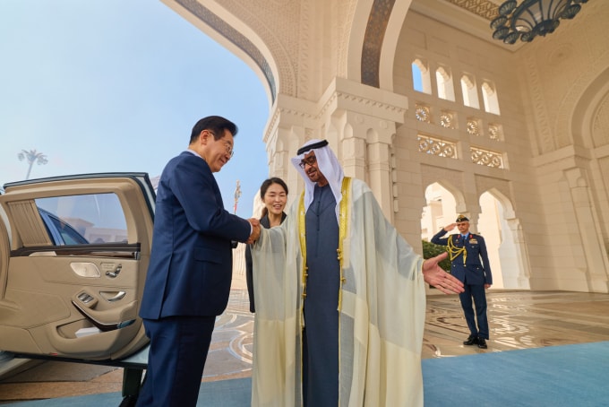 Tổng thống UAE Mohammed bin Zayed Al Nahyan at Qasr Al Watan chào đón Tổng thống Hàn Quốc Lee Jae-myung ngày 19/11. Ảnh: Yonhap