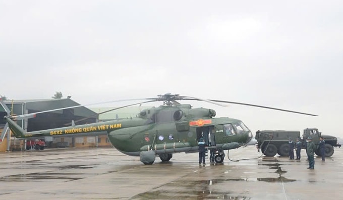 Các máy bay trực thăng của Trung đoàn Không quân 930 sẵn sàng cất cánh từ Đà Nẵng. Ảnh: Văn Chung/QĐND