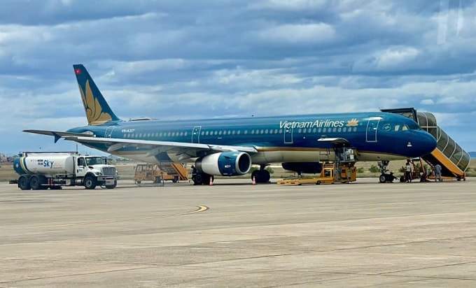 Máy bay tại sân bay Tuy Hòa. Ảnh: Anh Duy