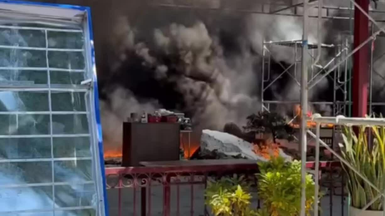 Cháy quán lẩu dưới chân cầu Long Biên