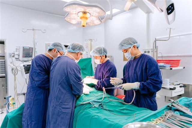 Ca phẫu thuật tụy phức tạp mở ra hướng điều trị mới cho bệnh nhân viêm tụy mạn tại Quảng Ninh - Ảnh 2.