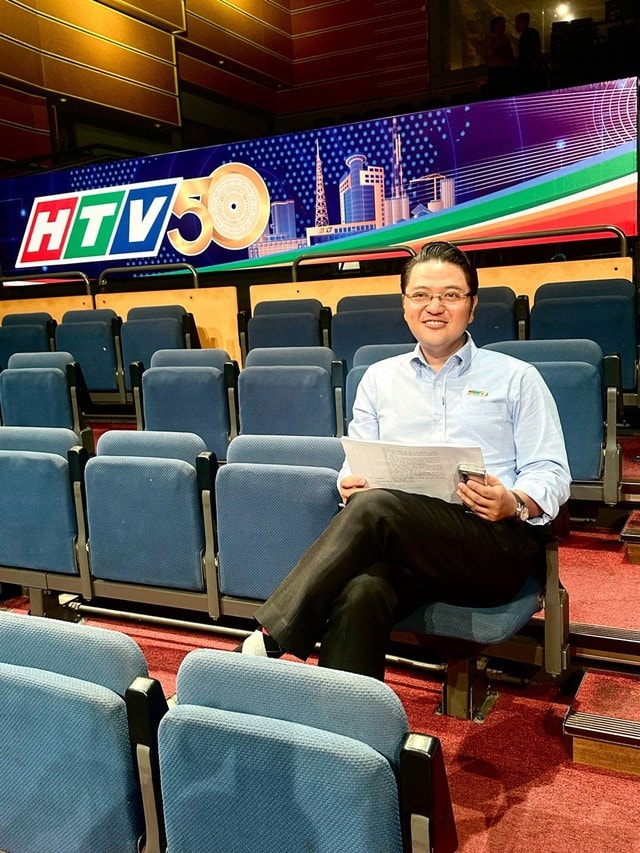 Thạc sĩ - Nhà báo – Đạo diễn Lê Mẫn: Ngọn lửa tri thức và trái tim người thầy - Ảnh 2.