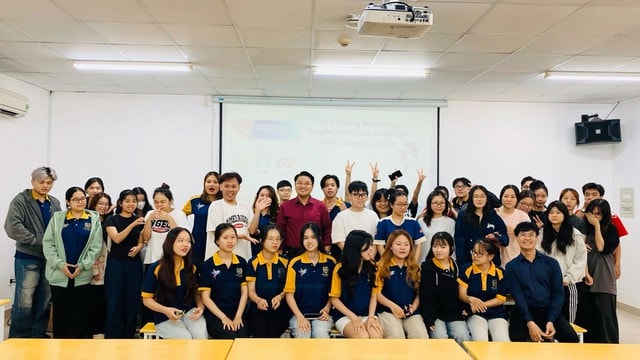 Thạc sĩ - Nhà báo – Đạo diễn Lê Mẫn: Ngọn lửa tri thức và trái tim người thầy - Ảnh 7.