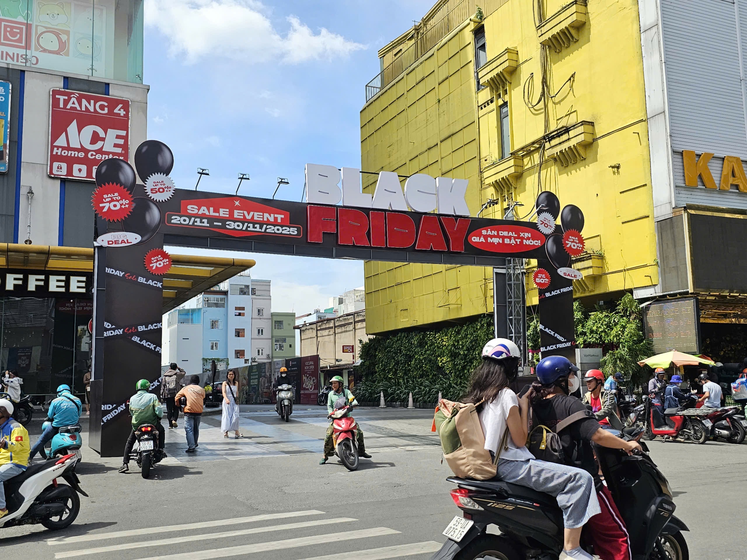 Khám phá Black Friday 2025: Giảm giá sốc từ 50 - 70 % tại TP HCM - Ảnh 12.