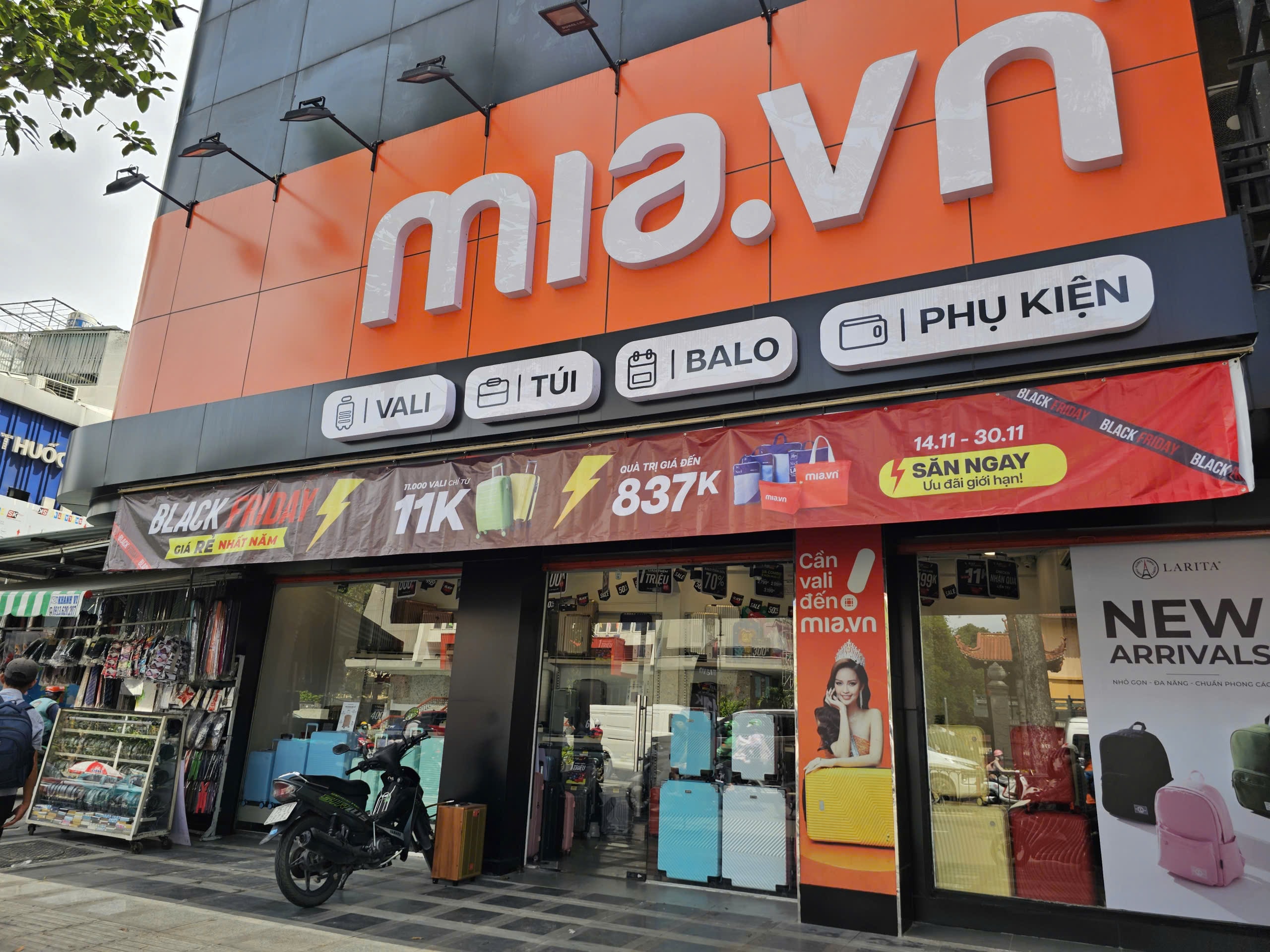 Khám phá Black Friday 2025: Giảm giá sốc từ 50 - 70 % tại TP HCM - Ảnh 16.