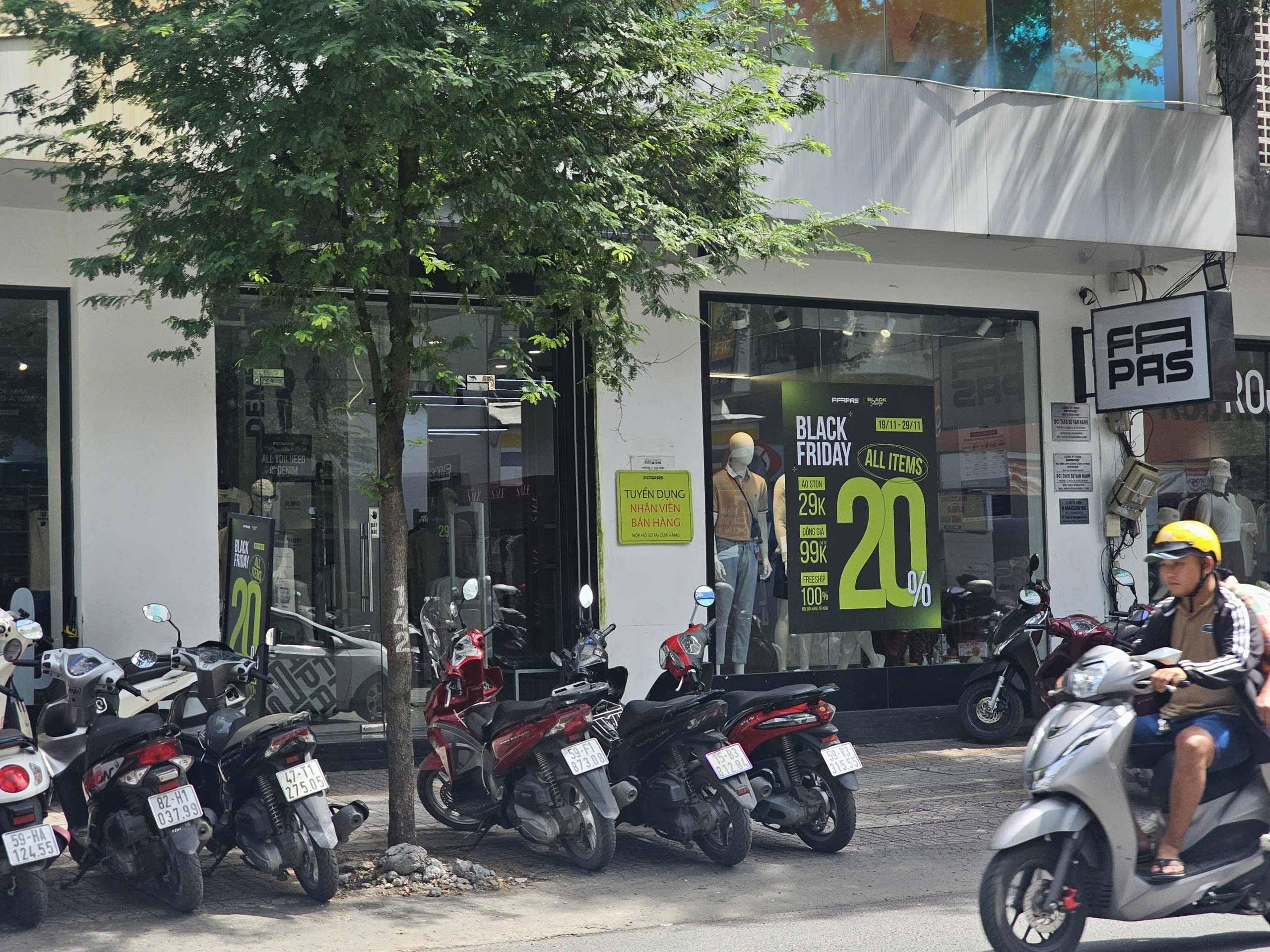 Khám phá Black Friday 2025: Giảm giá sốc từ 50 - 70 % tại TP HCM - Ảnh 17.