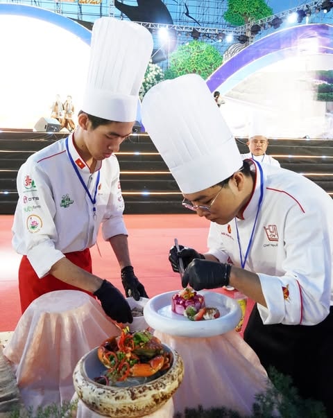 CLIP: Những món ăn hấp dẫn từ đặc sản cua Cà Mau - Ảnh 5.