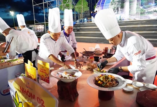 CLIP: Những món ăn hấp dẫn từ đặc sản cua Cà Mau - Ảnh 6.