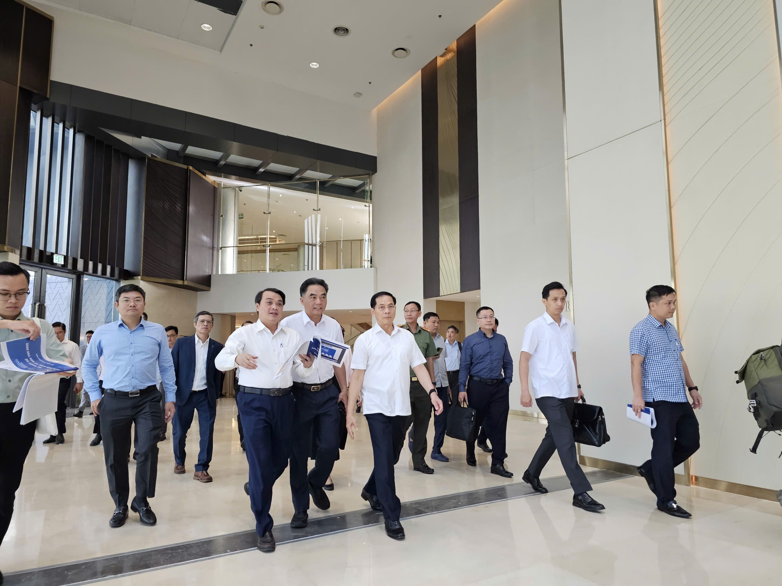 Phó Thủ tướng Bùi Thanh Sơn kiểm tra tiến độ Diễn đàn kinh tế mùa thu 2025 - Ảnh 4.