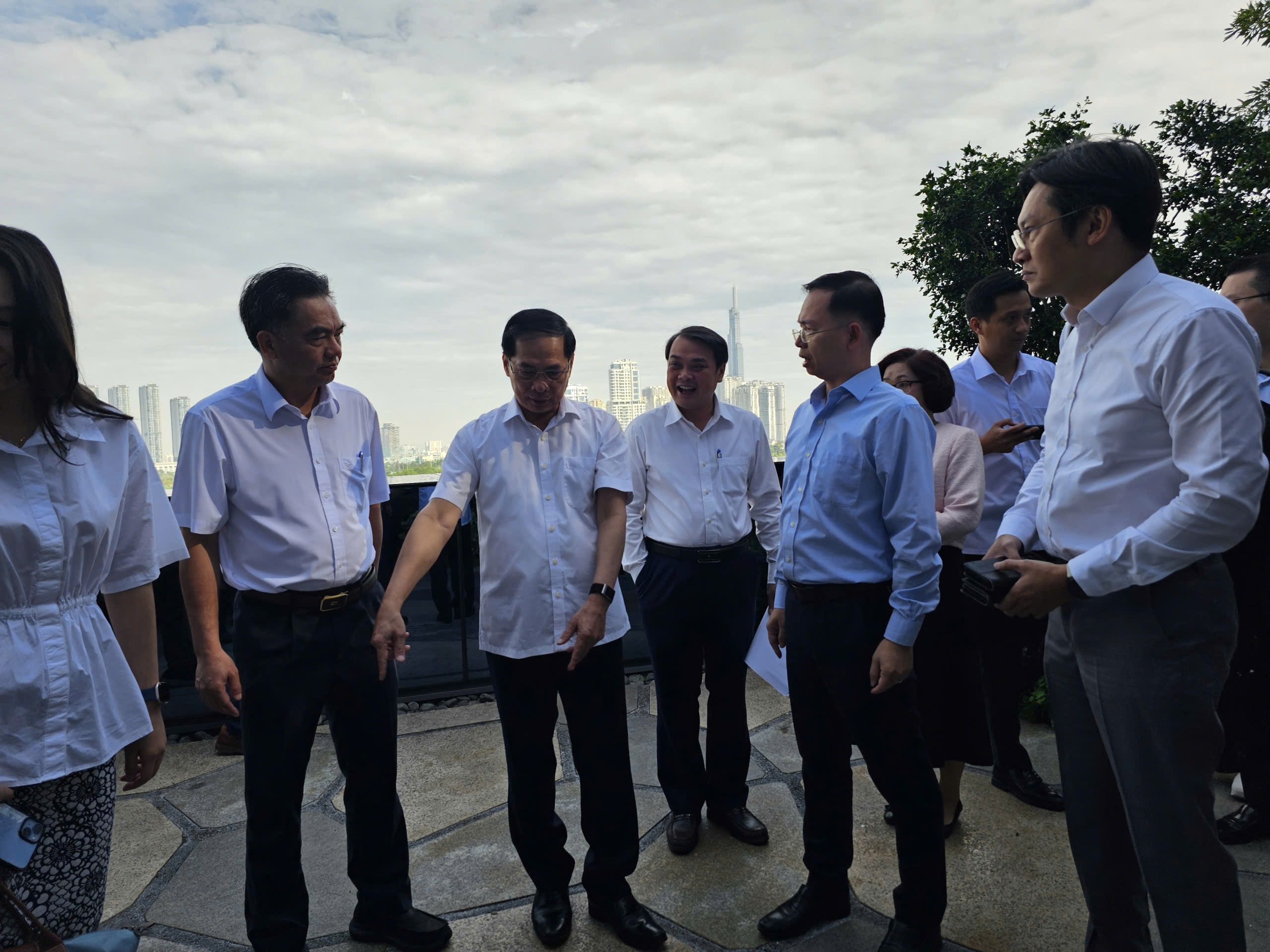 Phó Thủ tướng Bùi Thanh Sơn kiểm tra tiến độ Diễn đàn kinh tế mùa thu 2025 - Ảnh 6.