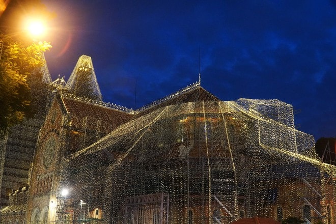 VIDEO: Xóm đạo, nhà thờ ở TP HCM lung linh trong đêm Giáng sinh- Ảnh 21. VIDEO: Xóm đạo, nhà thờ ở TP HCM lung linh trong đêm Giáng sinh- Ảnh 21.