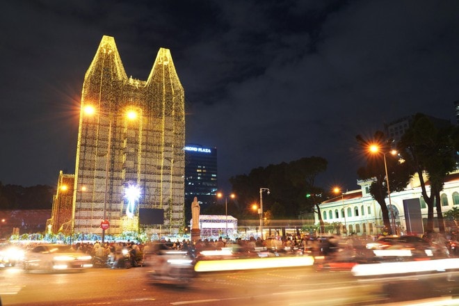 VIDEO: Xóm đạo, nhà thờ ở TP HCM lung linh trong đêm Giáng sinh- Ảnh 19. VIDEO: Xóm đạo, nhà thờ ở TP HCM lung linh trong đêm Giáng sinh- Ảnh 19.