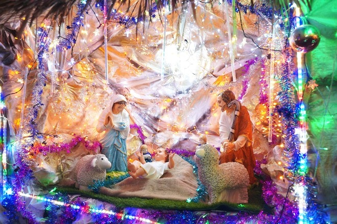 VIDEO: Xóm đạo, nhà thờ ở TP HCM lung linh trong đêm Giáng sinh- Ảnh 4. VIDEO: Xóm đạo, nhà thờ ở TP HCM lung linh trong đêm Giáng sinh- Ảnh 4.