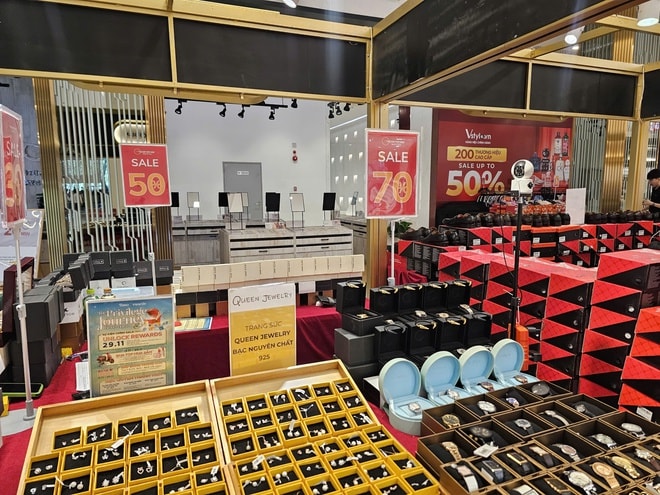 Khám phá Black Friday 2025: Giảm giá sốc từ 50 - 70 % tại TP HCM - Ảnh 4.