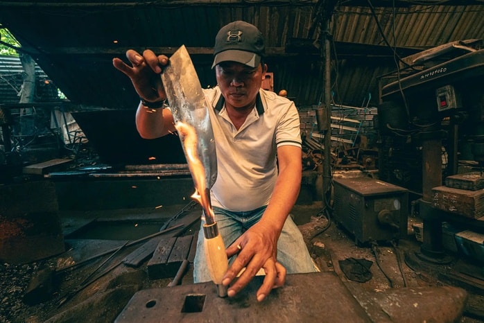Gần một thế kỷ giữ lửa lò rèn - Ảnh 3.