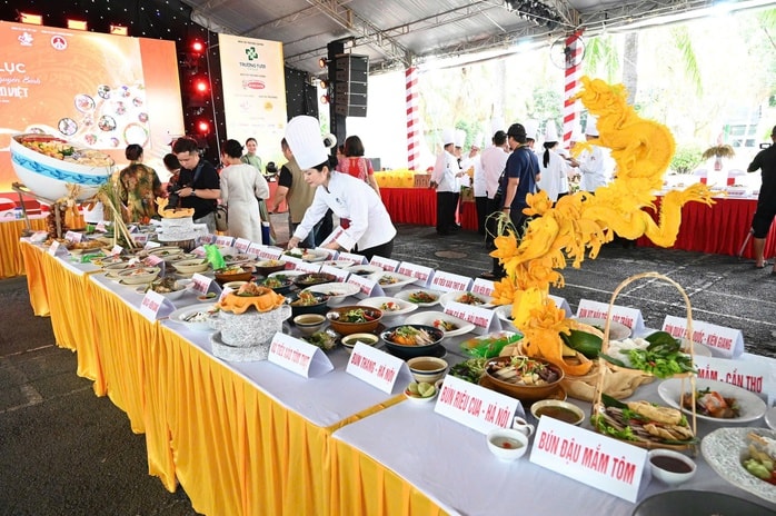 100 món ngon từ gạo, bún vừa lập kỷ lục tại TP HCM có gì hấp dẫn? - Ảnh 1.