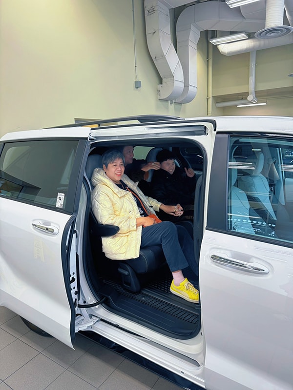 Cháu ngoại chưa chào đời, bố mẹ Hoa hậu Diễm Hương đã mua xế hộp tặng- Ảnh 6. Cháu ngoại chưa chào đời, bố mẹ Hoa hậu Diễm Hương đã mua xế hộp tặng- Ảnh 6.