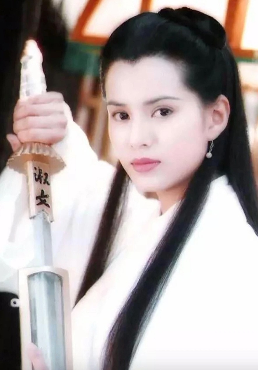 Nhan sắc gây thương nhớ của nàng Tiểu Long Nữ do Lý Nhược Đồng đóng.