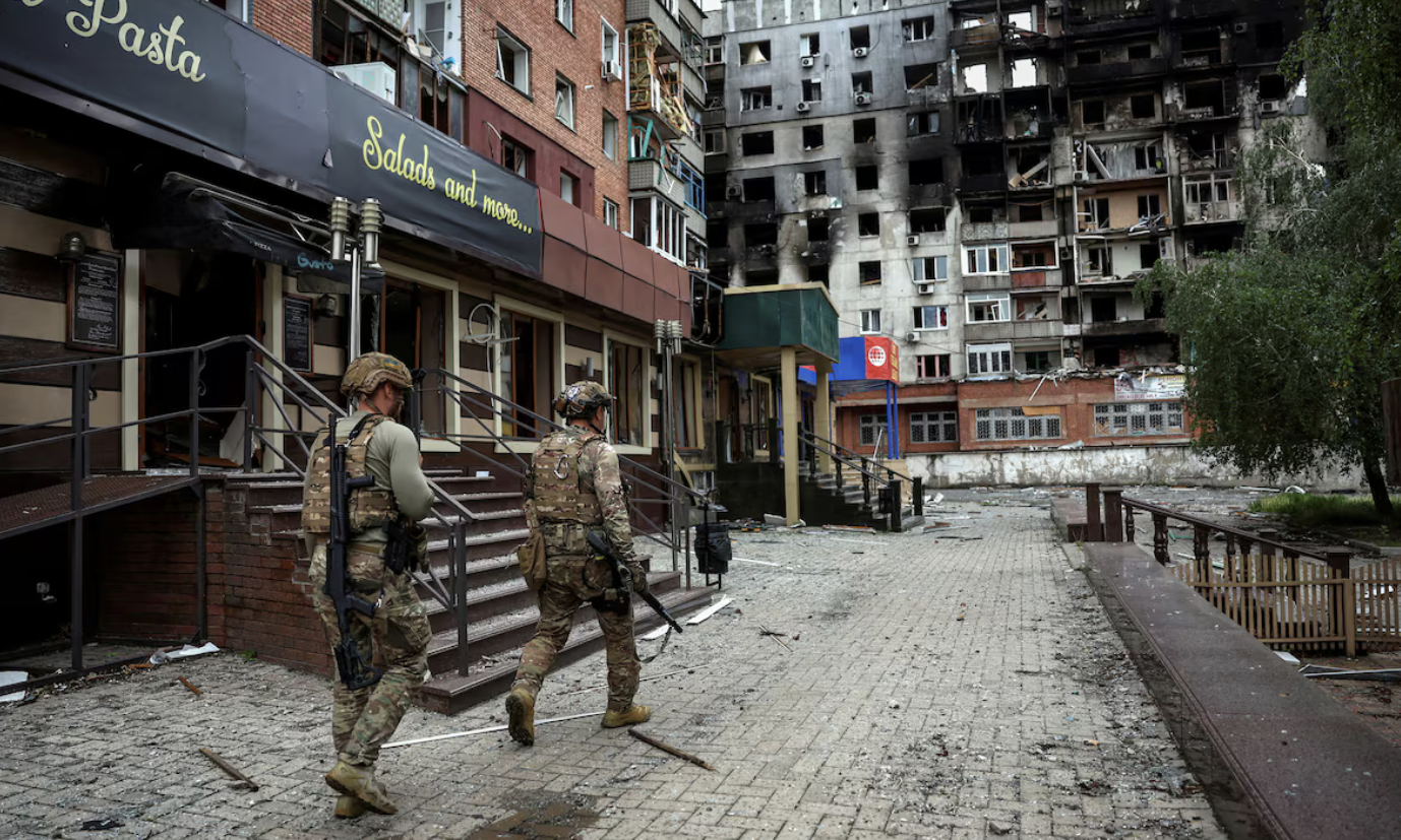Thành phố hoang tàn vì xung đột. (Ảnh: Reuters)