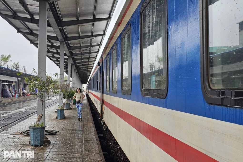 Cuộc sống ngày thứ 4 trên tàu Bắc - Nam của hành khách mắc kẹt do mưa lũ - 3 Cuộc sống ngày thứ 4 trên tàu Bắc - Nam của hành khách mắc kẹt do mưa lũ - 3