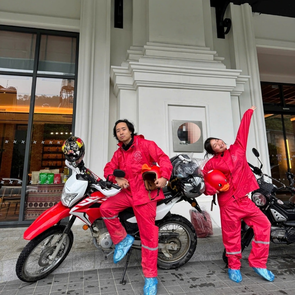 Cô gái chụp ảnh khoe thân phản cảm ở Hà Giang khiến nhiều người phẫn nộ - 2 Cô gái chụp ảnh khoe thân phản cảm ở Hà Giang khiến nhiều người phẫn nộ - 2