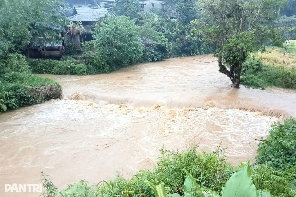 Công ty cổ phần Him Lam ủng hộ 300 triệu đồng xây cầu Dân trí ở Tuyên Quang - 2