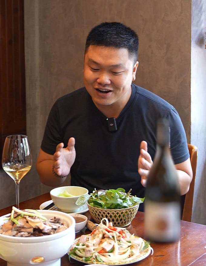 Ăn lòng lợn với mắm tôm hoàn toàn có thể kết hợp được với rượu vang. Ảnh: NVCC