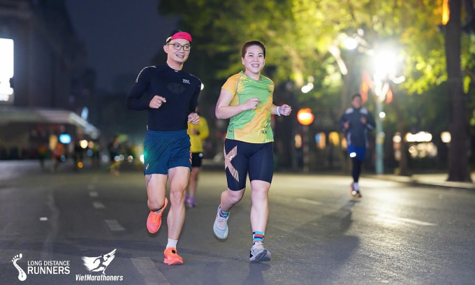 Trang phục phù hợp sẽ giúp runner đảm bảo vận động thoải mái mà vẫn giữ ấm trong tiết trời lạnh mùa đông. Ảnh: Long Distance Runners