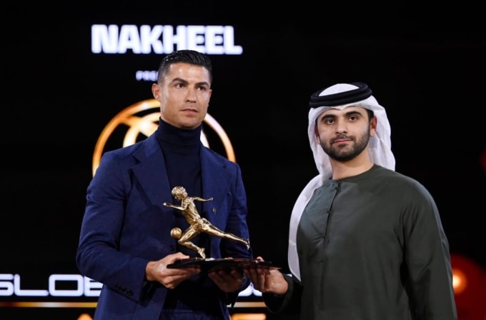 Ronaldo giành giải Cầu thủ được yêu thích nhất, giải thưởng Maradona cho cầu thủ ghi bàn nhiều nhất và Cầu thủ hay nhất Trung Đông năm tại Globe Soccer Awards 2023. Ảnh: Globe Soccer