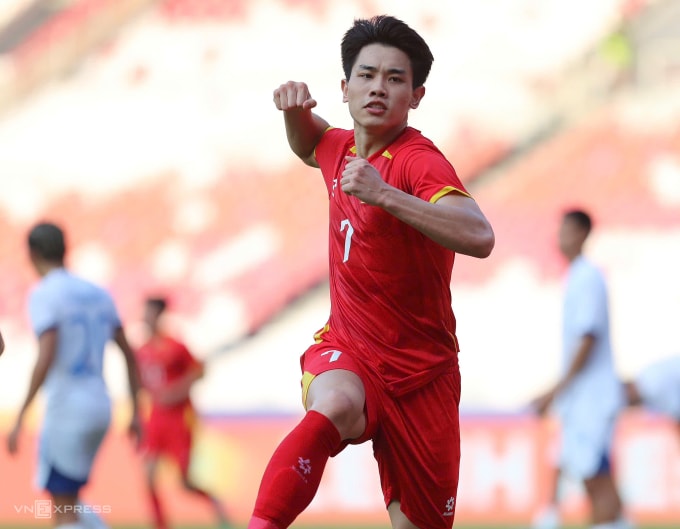 Tiền đạo Việt Nam Nguyễn Đình Bắc mừng bàn gỡ 1-1 trong trận thắng Philippines 2-1 ở bán kết U23 Đông Nam Á 2025, tại sân Gelora Bung Karno, Indonesia, ngày 25/7/2025. Ảnh: Hai Tư.