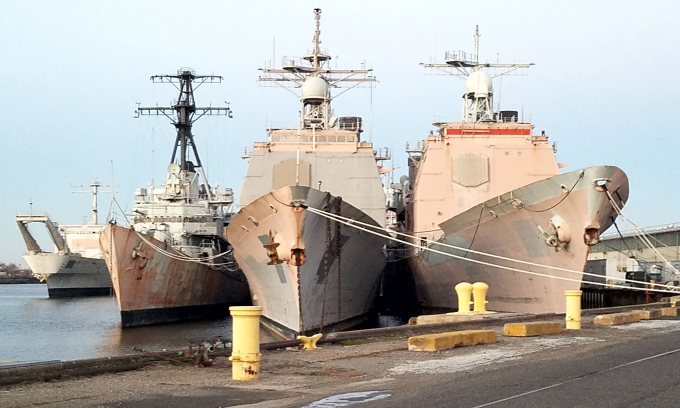 Chiến hạm Yorktown (ngoài cùng bên phải) tại Philadelphia hồi năm 2018  Ảnh: NavSource