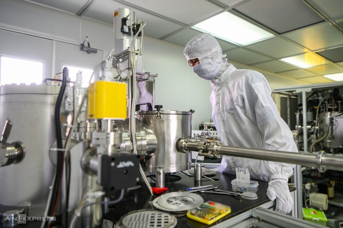 Phòng sạch, Trung tâm Nano và Năng lượng, trường Đại học Khoa học Tự nhiên, Đại học Quốc gia Hà Nội, nơi đào tạo và nghiên cứu về bán dẫn. Ảnh: Giang Huy