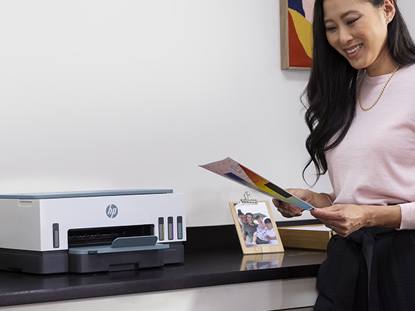 Máy in Smart Tank 720 thiết kế nhỏ gọn, phù hợp gia đình, doanh nghiệp nhỏ. Ảnh: HP