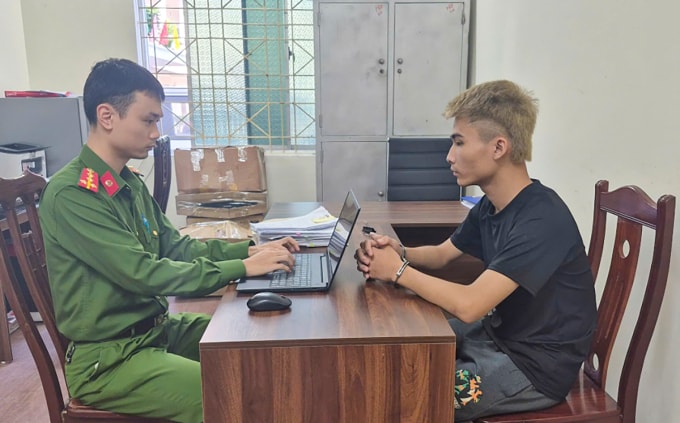 Nghi can Hiệp tại cơ quan điều tra. Ảnh: Hòa Vang