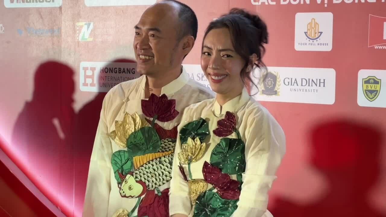 Dàn nghệ sĩ dự buổi khai mạc Liên hoan phim Việt Nam, tối 21/11.