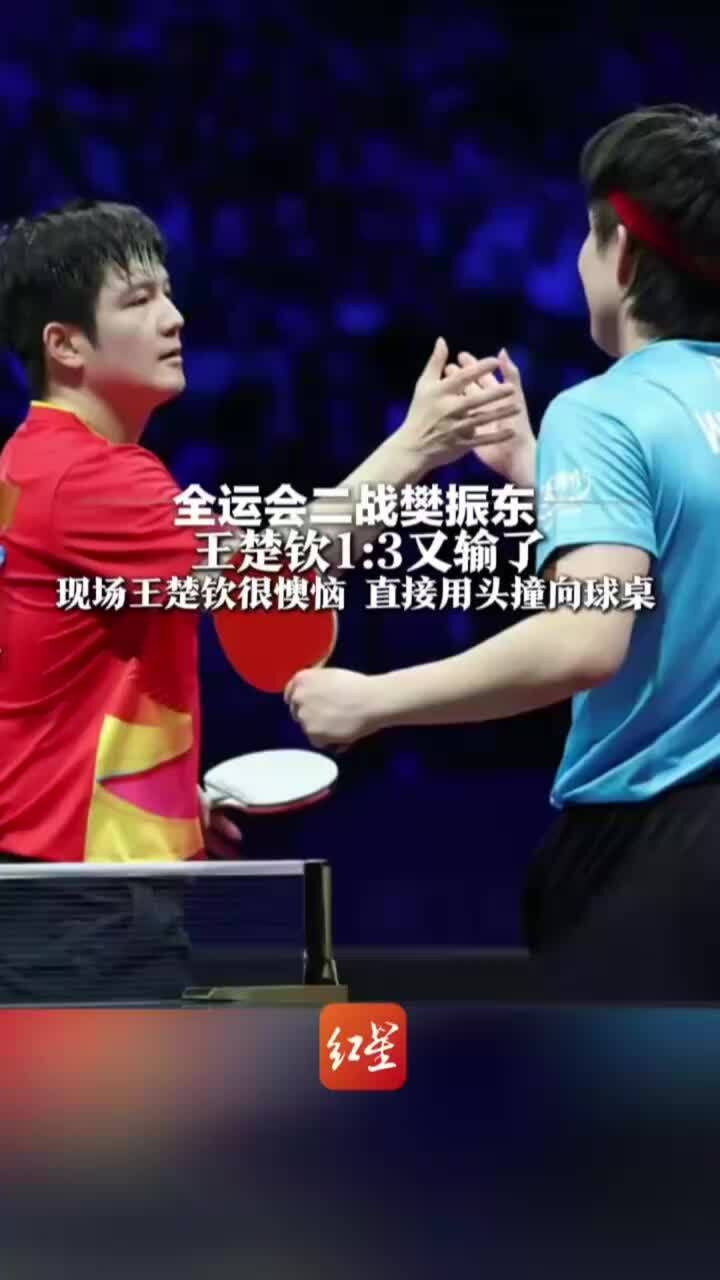 Ngôi sao bóng bàn Trung Quốc đập đầu xuống bàn khi thua